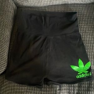 im selling a pair of shorts!!